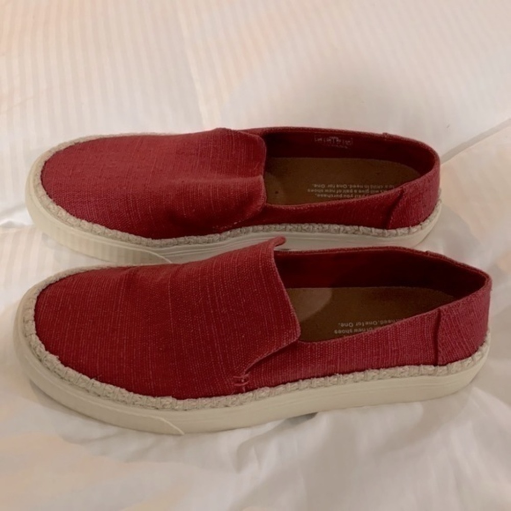 NWOT Toms Canvas Slip on Size 9.5